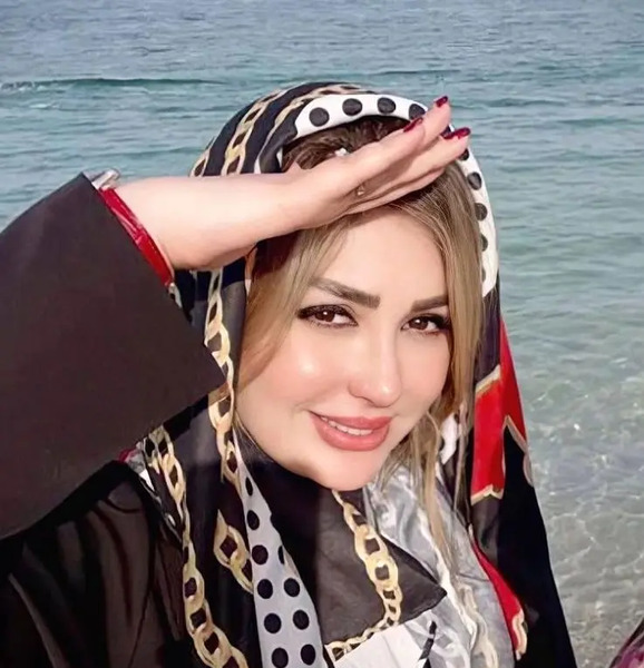عکس نیوشا ضیغمی با لباس شب