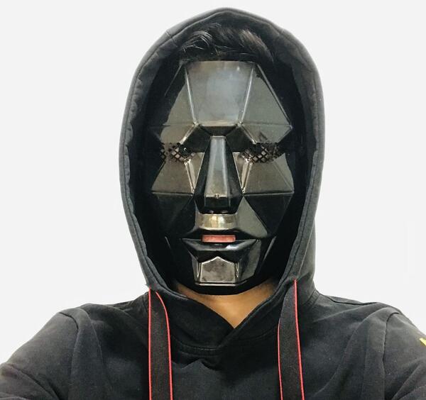 عکس رئیس بازی مرکب بدون ماسک