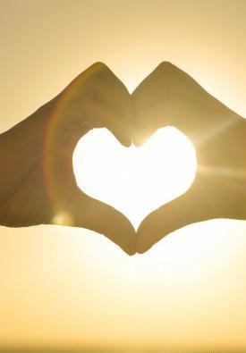 عکس تصویر زمینه قلب قرمز عاشقانه