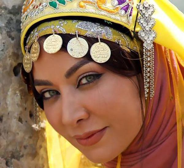 عکس دختر بچه با لباس محلی بختیاری