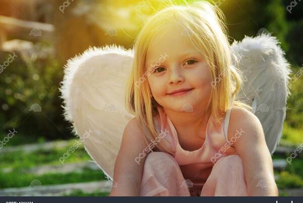 عکس دختر بچه با بال های فرشته