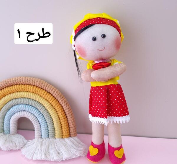 عکس دختر بچه و عروسک