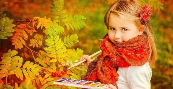 عکس دختر بچه در پاییز