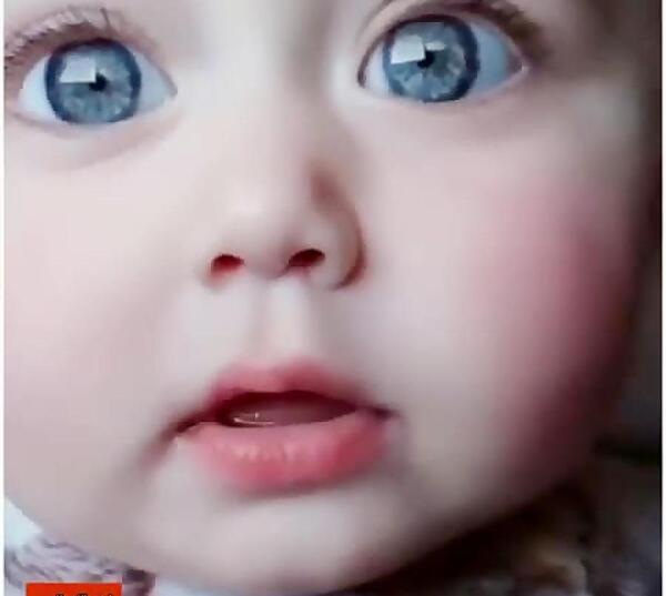 عکس دختر بچه چشم رنگی زیبا