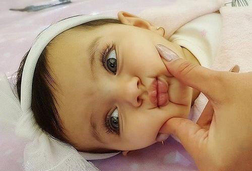 عکس دختر بچه با چشم سبز