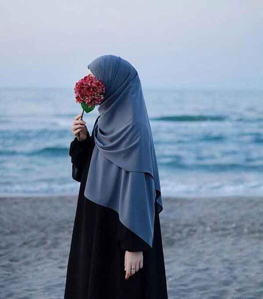عکس دختر با چادر بندری از پشت سر