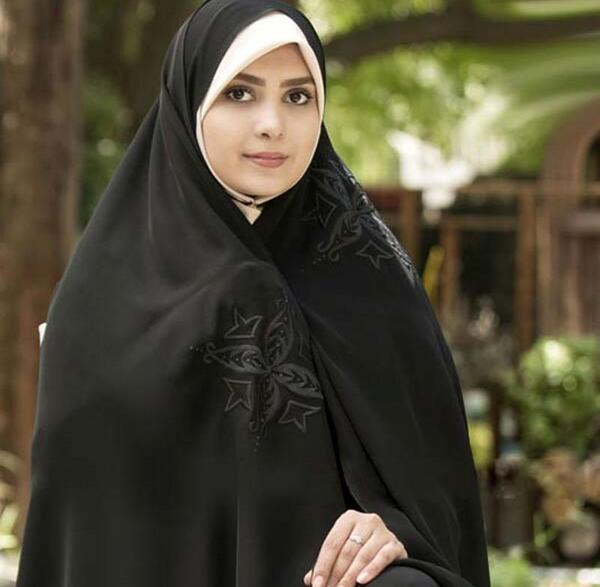 عکس دختر با چادر بندری از پشت سر