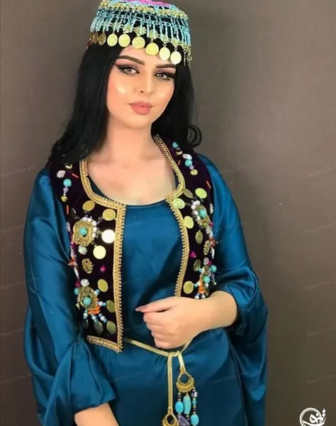 عکس دختر کرد با لباس کردی مردانه از پشت سر