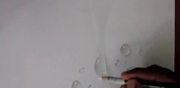 عکس نقاشی سیاه قلم قطره آب