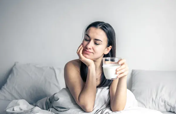 عکس شیر شیر خوردنی