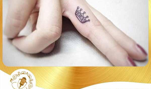 عکس تاتو مار روی انگشت دست