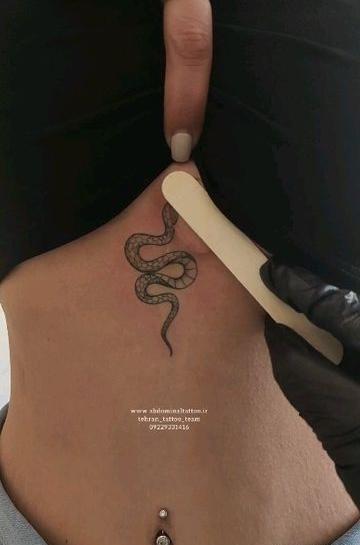 عکس تاتو مار رو ترقوه