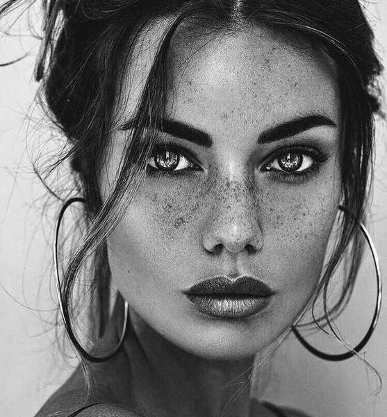 عکس نقاشی سیاه قلم زیبای دخترانه