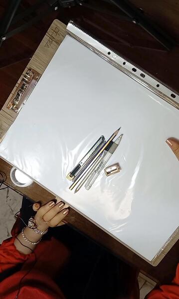 عکس نقاشی سیاه قلم از وسایل خانه