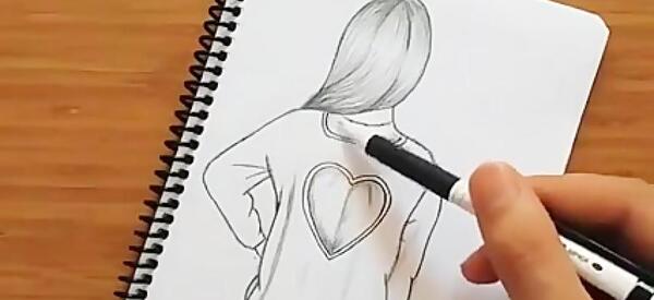عکس نقاشی سیاه قلم یک دختر از پشت