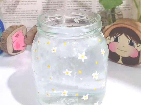 عکس نقاشی گل بابونه روی سفال