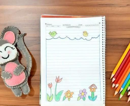 عکس نقاشی گل در کنار دفتر مشق