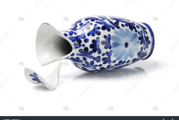 عکس نقاشی گلدان شکسته
