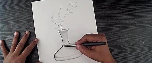 عکس نقاشی گل سوسن با مداد رنگی