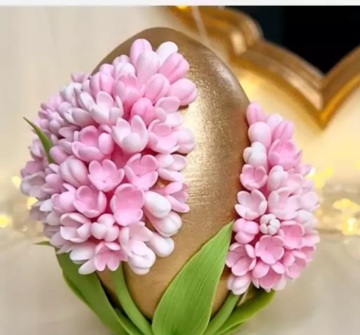 عکس نقاشی گل سنبل روی تخم مرغ