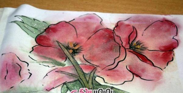 عکس نقاشی گل شیپوری روی پارچه