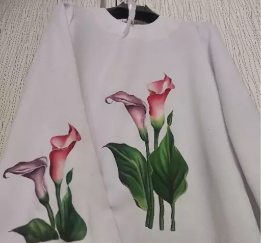 عکس نقاشی گل شیپوری روی پارچه