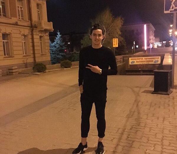 عکس سردار آزمون با لباس شخصی