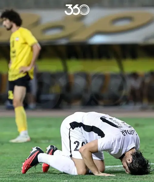 عکس سردار آزمون با لباس سپاهان