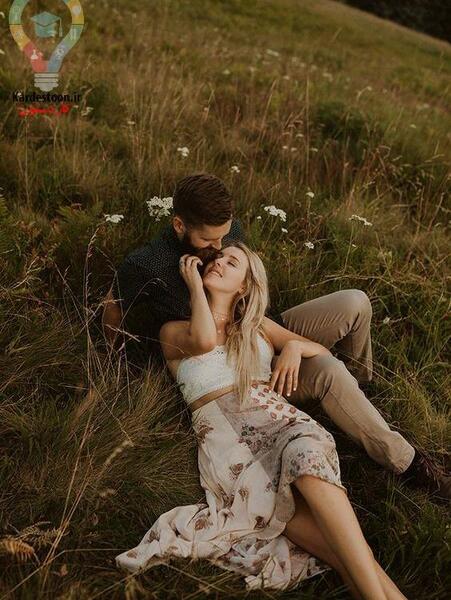 ژست عکس در آتلیه عاشقانه