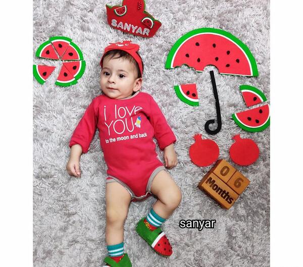 عکس کودک با تم شب یلدا