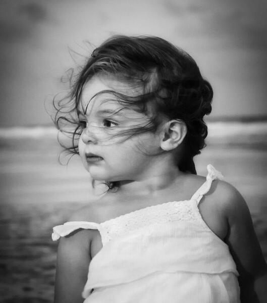 عکس کودک سیاه و سفید
