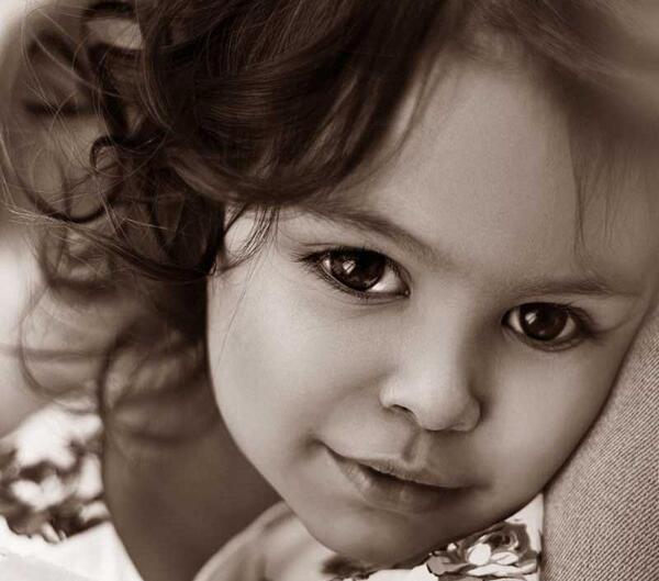 عکس کودک سیاه و سفید