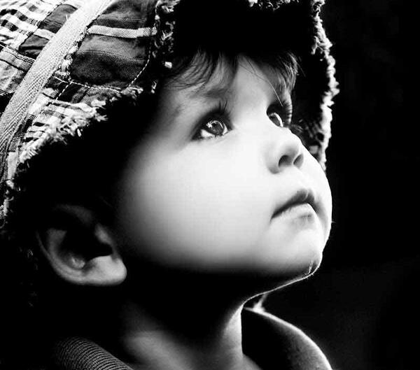 عکس کودک سیاه و سفید