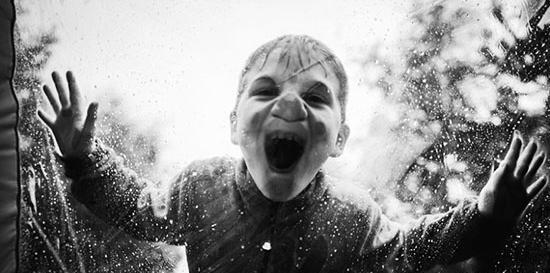 عکس کودک سیاه و سفید