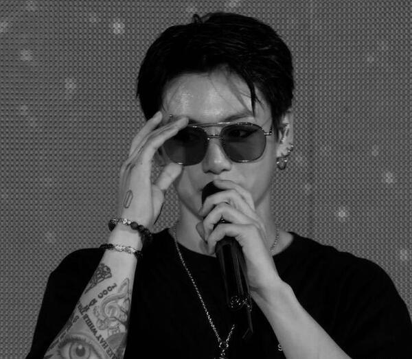 عکس جونگ کوک خفن ویسگون