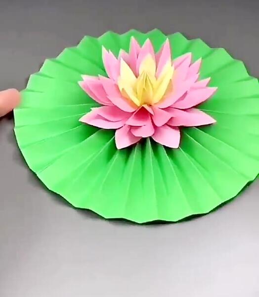 عکس نقاشی گل نیلوفر آسان