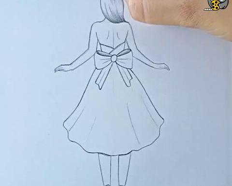 عکس دخترانه نقاشی طراحی لباس اسپرت با مداد