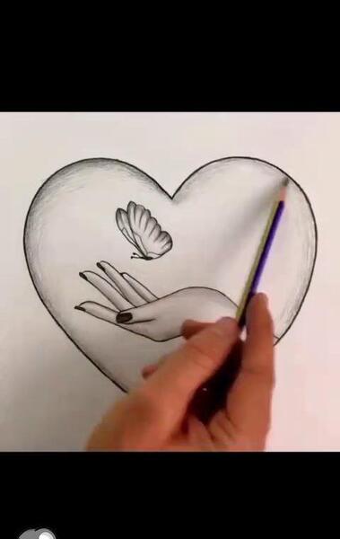 عکس نقاشی دخترانه دست پروانه