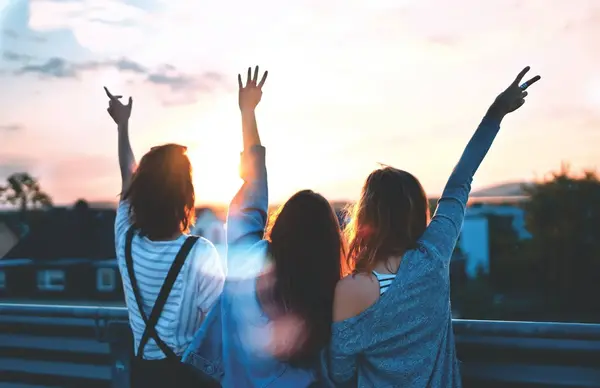 عکس برای گروه چهار نفره خنده دار