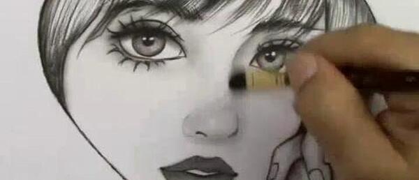 عکس نقاشی چهره دخترانه فانتزی