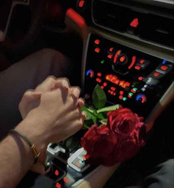 عکس با دسته گل دونفره