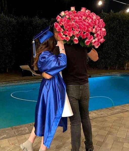 عکس دونفره با شاخه گل