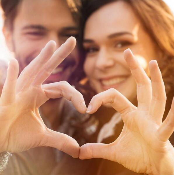 مدل عکس دونفره جلو آینه