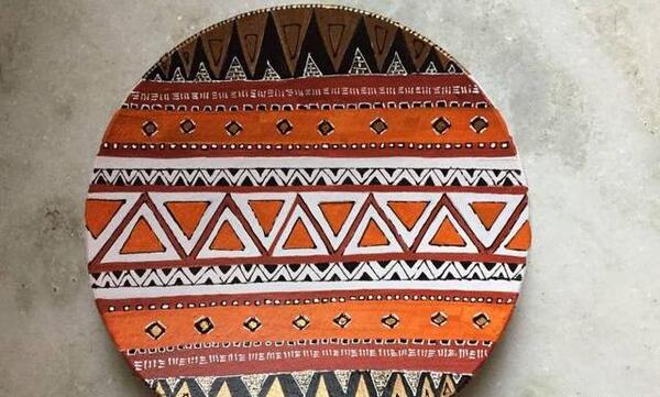 عکس نقاشی طرح سنتی روی سفال
