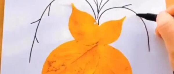 عکس نقاشی گل با برگ پاییزی