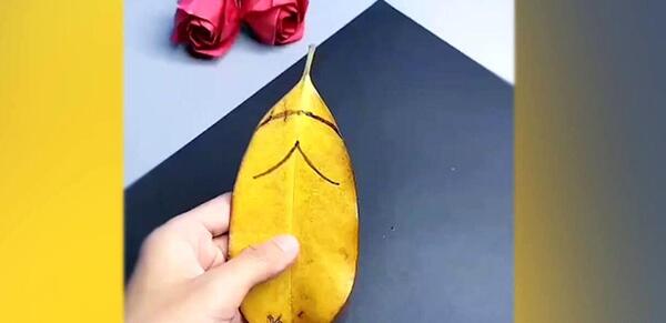 عکس نقاشی گل با برگ پاییزی