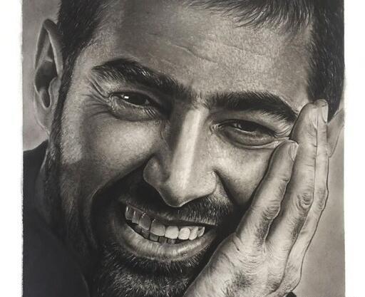 عکس نقاشی سیاه قلم لبخند