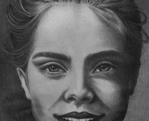 عکس نقاشی سیاه قلم لبخند