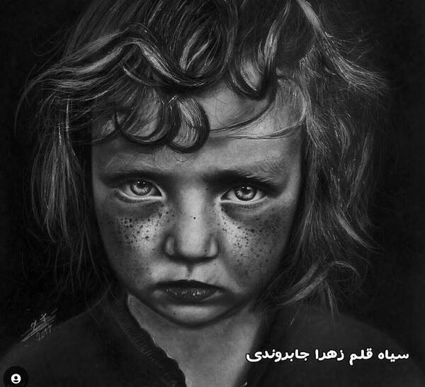 عکس نقاشی سیاه قلم پسر غمگین