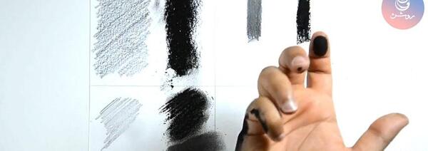عکس نقاشی سیاه قلم دست جمع شده